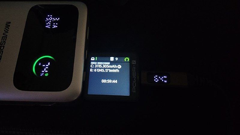 用了一个星期，大概说一下使用体验，我买的是160瓦的版本，入手价格是231CNY，给我的体验没有之前那个127CNY的好，还贵了一倍，也不能说惨不忍睹，有牌子的产品在这个价位已经算性价比很高了，具体看图，协议之前测过了，之后测了一下充电曲线，PD65瓦充1小时，温度稳定在40℃，还是可以的，本来想放充电曲线的，结果KM003C固件更新2.0.0给我机器上的数据清空了，反正65瓦的功率下1小时一条直线没掉速，缺点很明显，产品介绍最高160瓦，实际上4个C口最大100瓦加上4个A口最大60瓦，单口只有100瓦跑不到140瓦，也算是文字游戏了，在插满的情况下，4个口平分，也就是25瓦，3个口是各30瓦，2个口各45瓦，没有正常激活三星PPS，这个其实很正常毕竟很多充电器都做不好，然后接口插拔会断连重新分配功率协议，甚至只插一个口也会莫名其妙断连一下然后分配协议，这是我买的我见过的全部充电宝充电器里面没有过的情况，比较诡异，对我来说，如果我和之前那个比，给我的感觉是不满意的，所以我在考虑要不要退货换之前那个