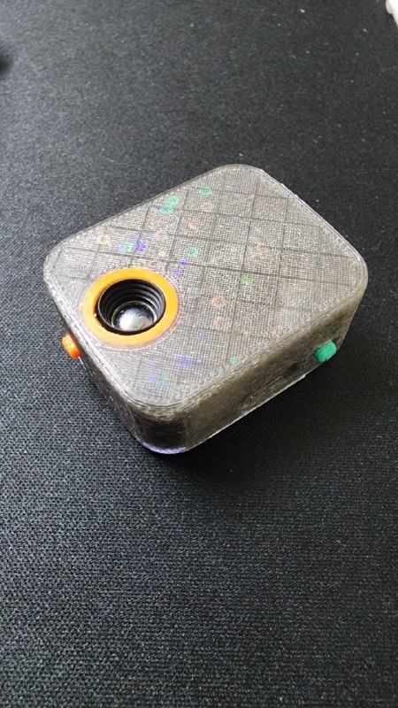 200元买了个分辨率32*32的触摸屏热成像带上位机，是个DIY项目，我没条件DIY就买了成品，觉得还不错就推荐一下